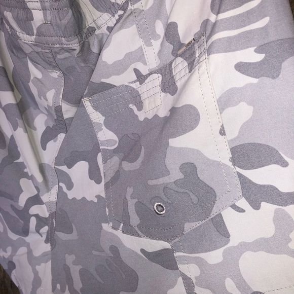 NWT ☀️ LAST ONE Vuori | Sunwashed Short - Pale Grey Camo - Small - Picture 7 of 8